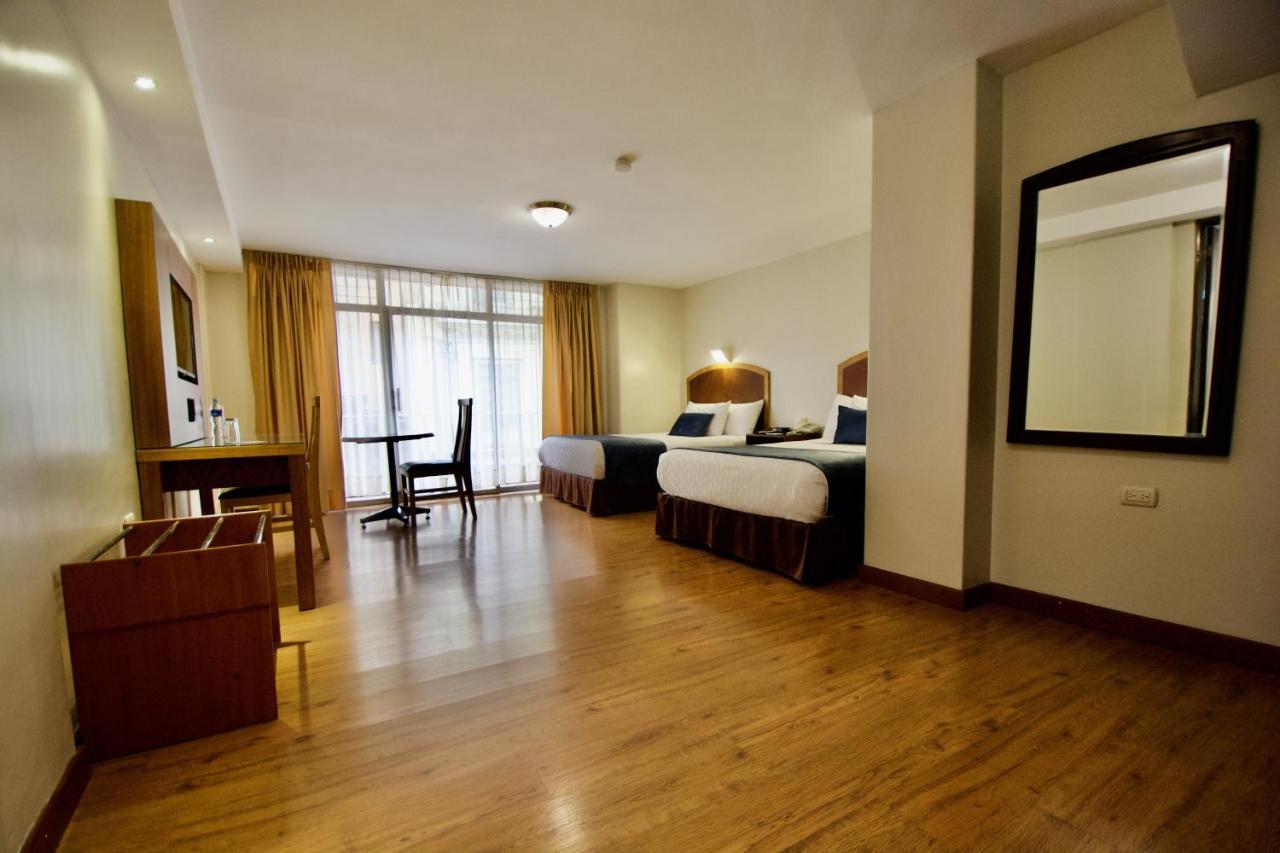 Hotel Santa Monica Cuenca Room photo
